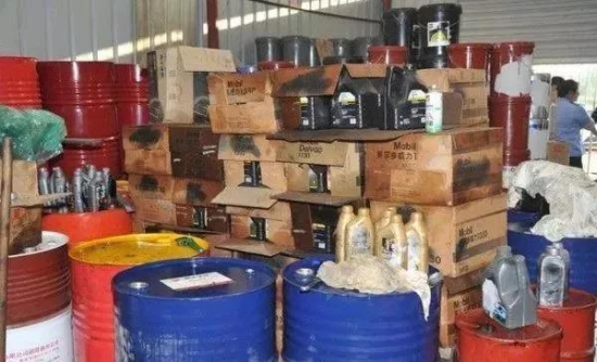 黑窩點貼標(biāo)機(jī)油為何屢禁不止？