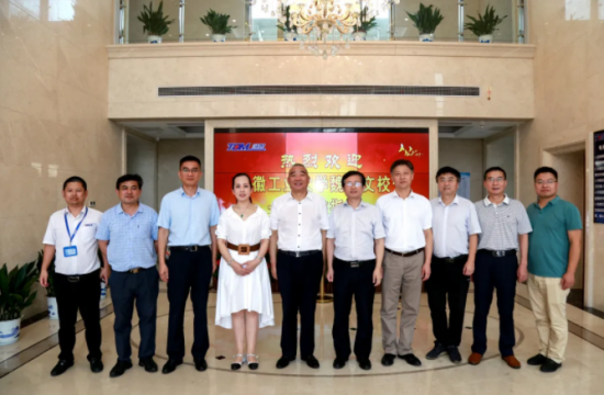 安徽工業(yè)大學(xué)與江蘇湯姆集團(tuán)設(shè)備捐贈(zèng)簽約暨兼職教授聘任儀式順利舉行 中國潤滑油網(wǎng)