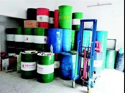 查獲假冒品牌機(jī)械潤滑油1000余箱，涉案金額達(dá)300余萬元