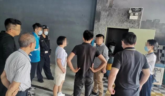 東莞一汽修店非法轉(zhuǎn)移廢機油等危險廢物被查