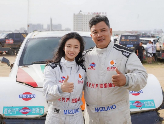 著名車手李鵬程和他的愛女李錦秀將代表嘉禾興產(chǎn)潤滑油車隊參加比賽 著名車手李鵬程和他的愛女李錦秀將代表嘉禾興產(chǎn)潤滑油車隊參加比賽