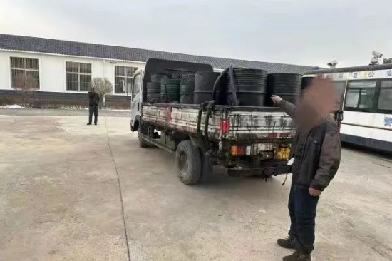 內(nèi)蒙古五原警方查處一起非法買賣運(yùn)輸廢機(jī)油案